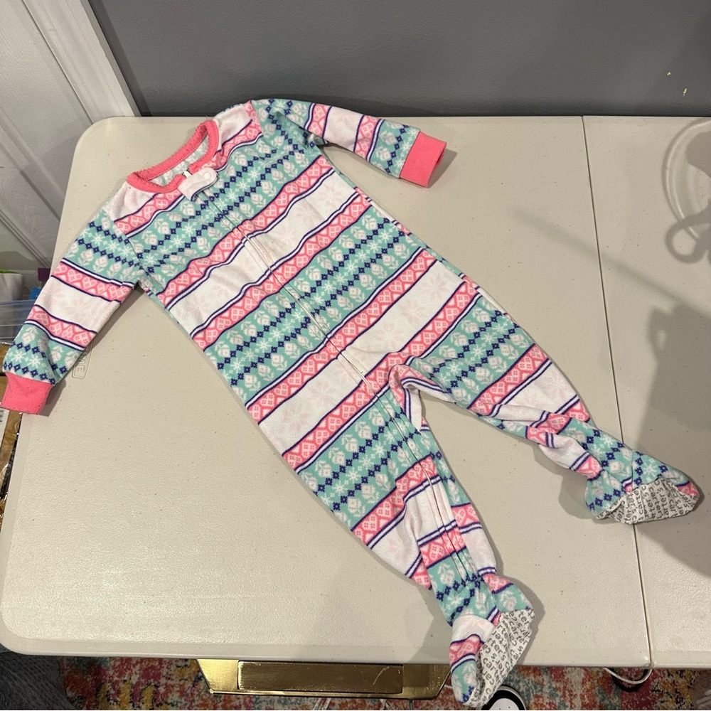 Bundle Carter’s Printed Fleece Sleepers (2) & Pink Hooded Fleece One Piece (1) - Picture 9 of 11